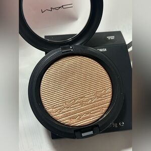 MAC EXTRA DIMENSION SKINFINISH